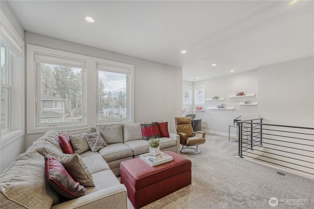 21811 SE 5th Place, Sammamish, WA 98074