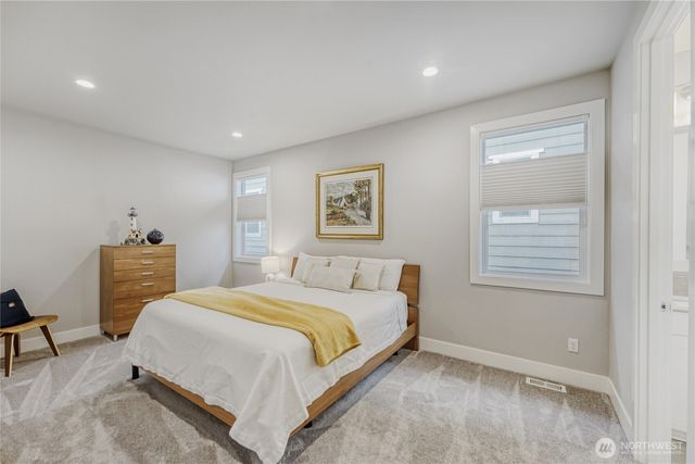 21811 SE 5th Place, Sammamish, WA 98074