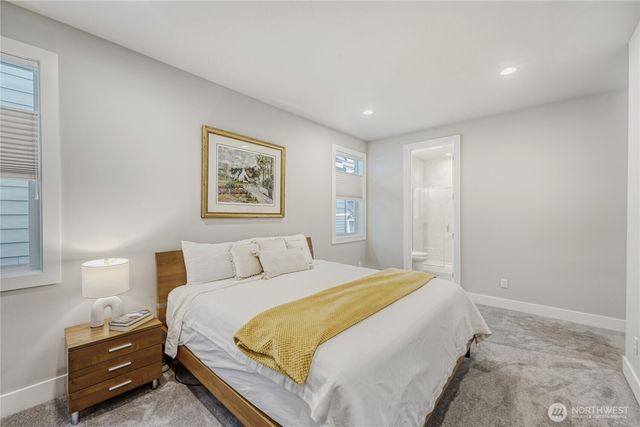 21811 SE 5th Place, Sammamish, WA 98074