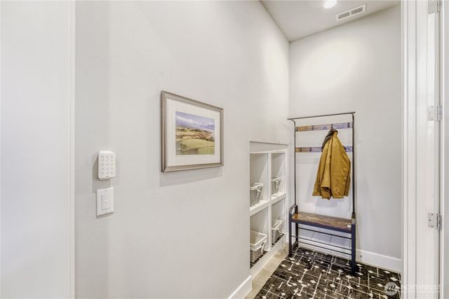 21811 SE 5th Place, Sammamish, WA 98074