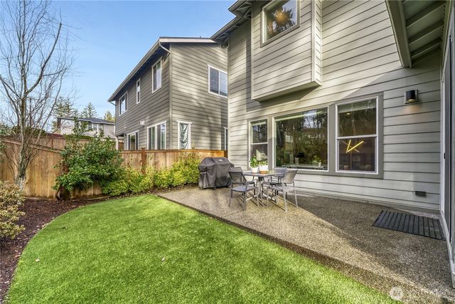 21811 SE 5th Place, Sammamish, WA 98074