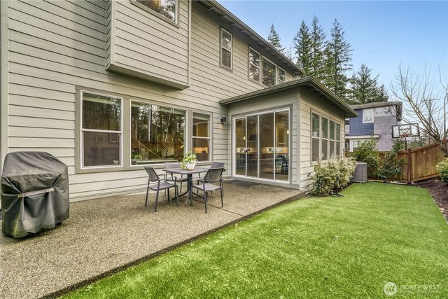 21811 SE 5th Place, Sammamish, WA 98074
