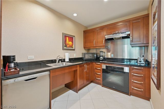 135 East Harmon Avenue 10714, Las Vegas, NV 89109