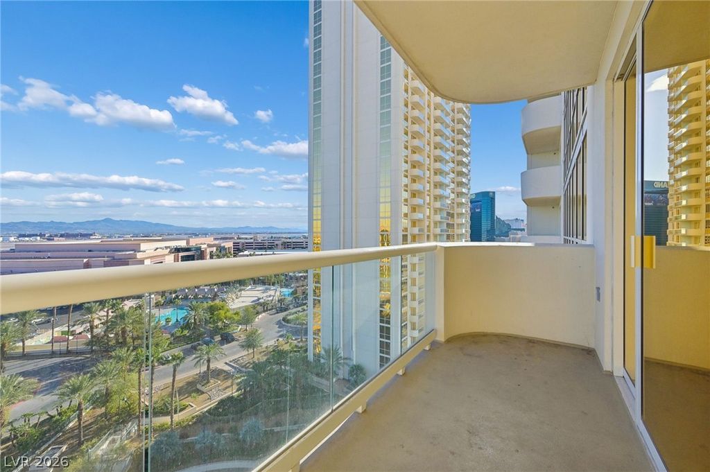 135 East Harmon Avenue 10714, Las Vegas, NV 89109 — photo 4