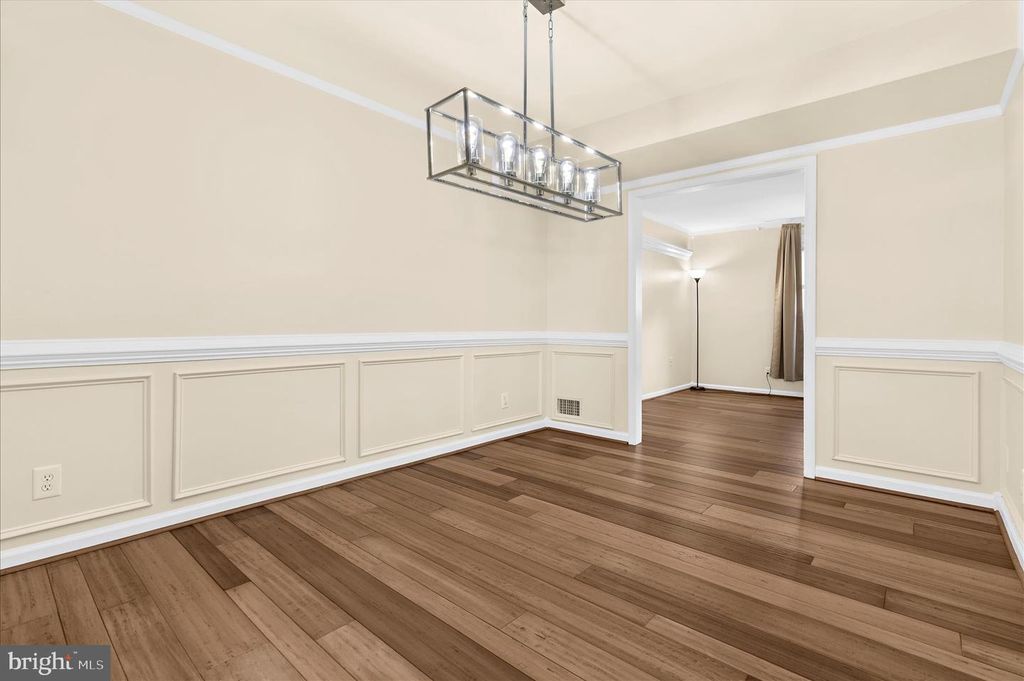 Image 10 of property listing at 7901 CITADEL DR, Severn, MD 21144