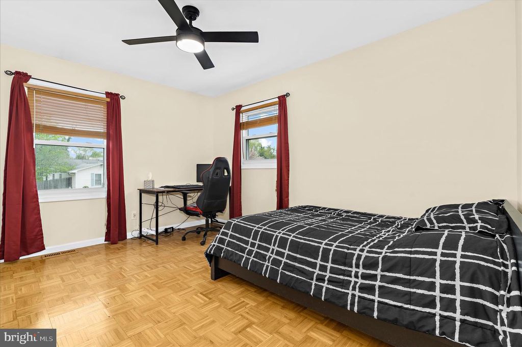 Image 18 of property listing at 7901 CITADEL DR, Severn, MD 21144