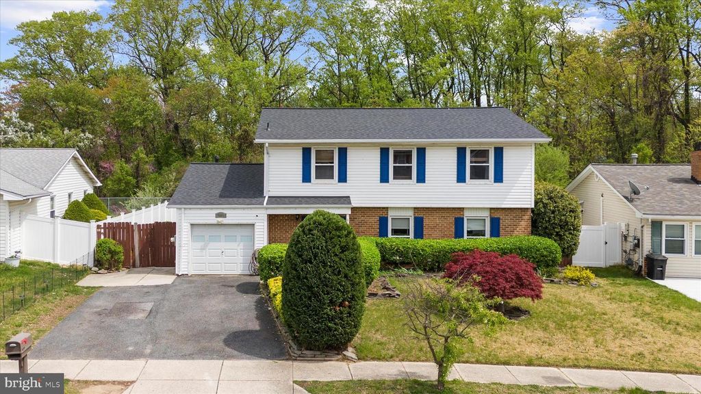 Image 2 of property listing at 7901 CITADEL DR, Severn, MD 21144