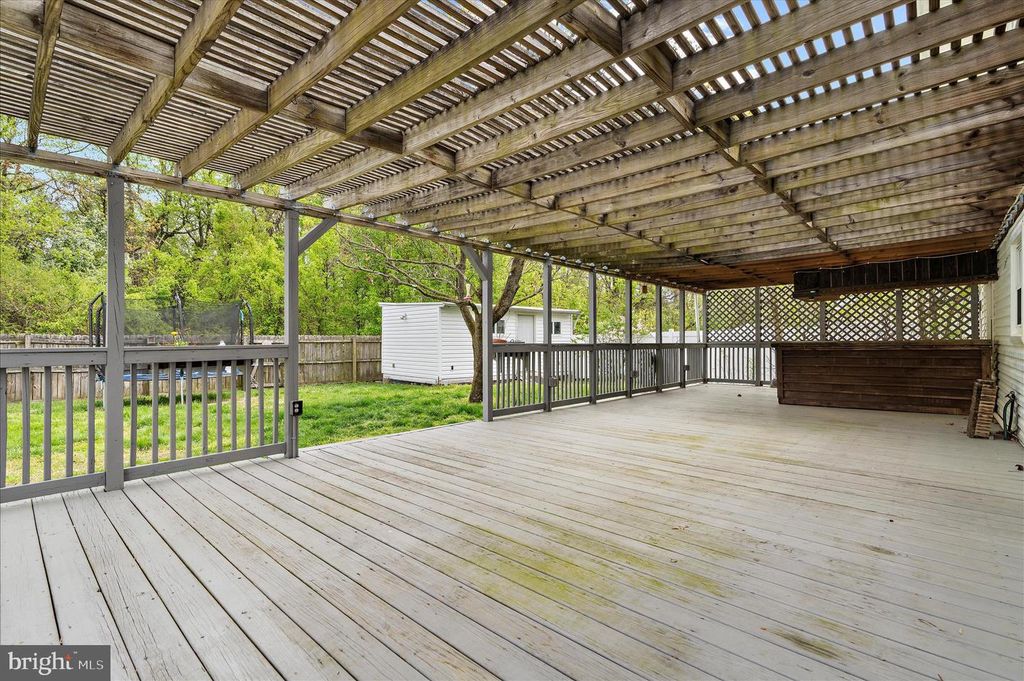 Image 33 of property listing at 7901 CITADEL DR, Severn, MD 21144