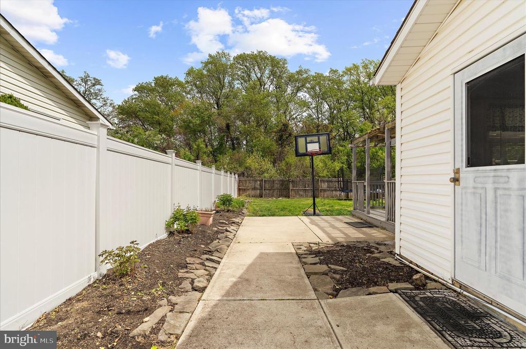 Image 38 of property listing at 7901 CITADEL DR, Severn, MD 21144