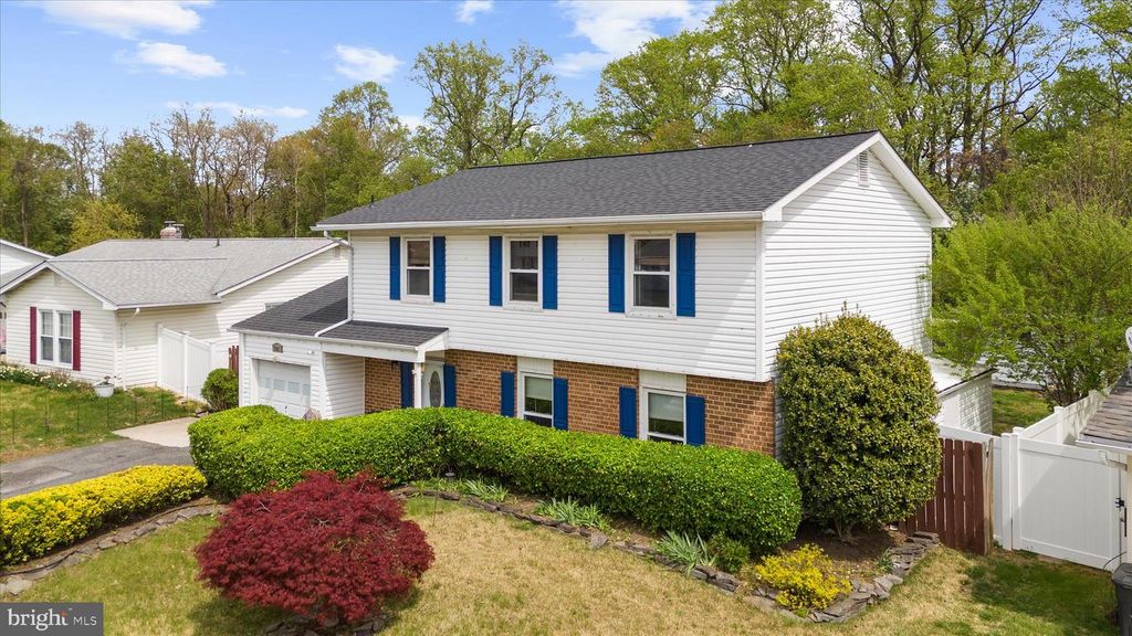 Image 4 of property listing at 7901 CITADEL DR, Severn, MD 21144