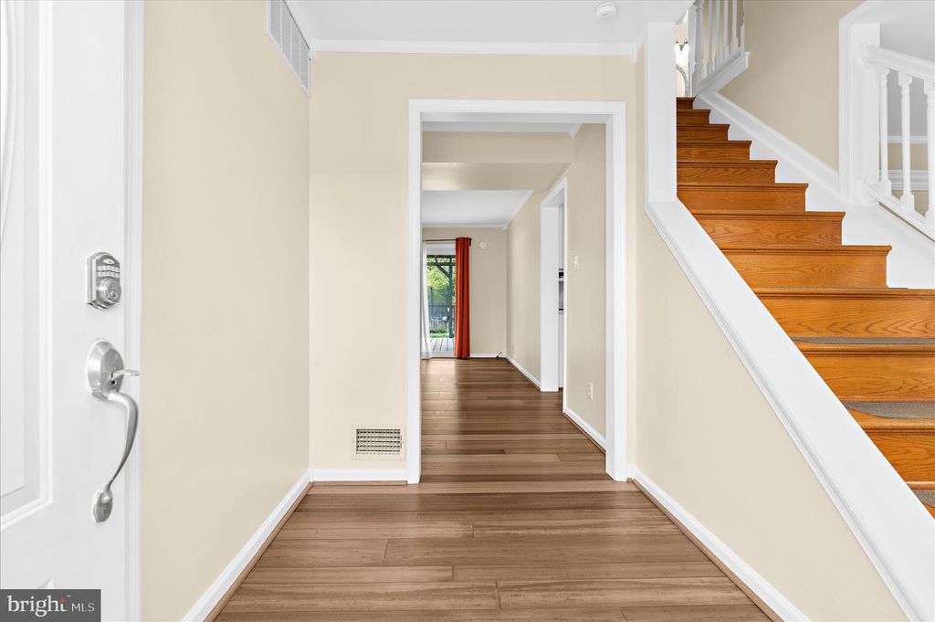 Image 5 of property listing at 7901 CITADEL DR, Severn, MD 21144