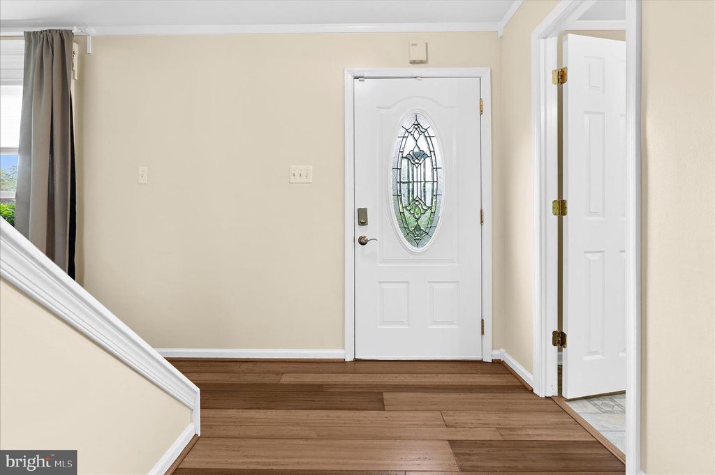 Image 6 of property listing at 7901 CITADEL DR, Severn, MD 21144