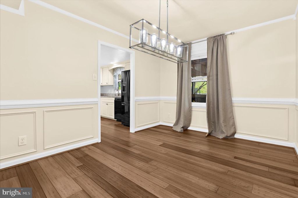 Image 9 of property listing at 7901 CITADEL DR, Severn, MD 21144