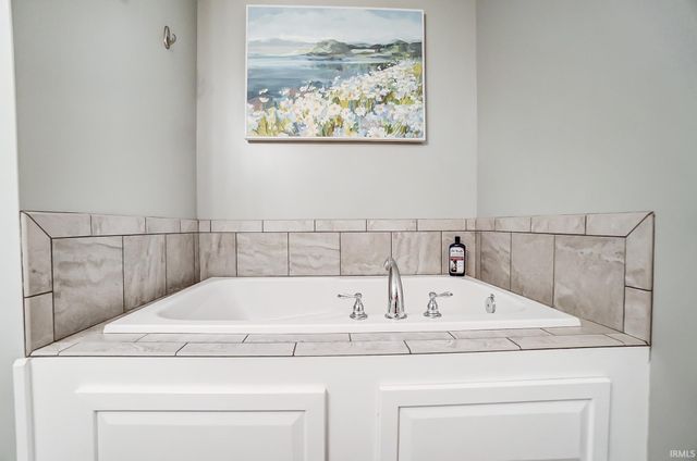 314 Laurelwood Lane, Kendallville, IN 46755