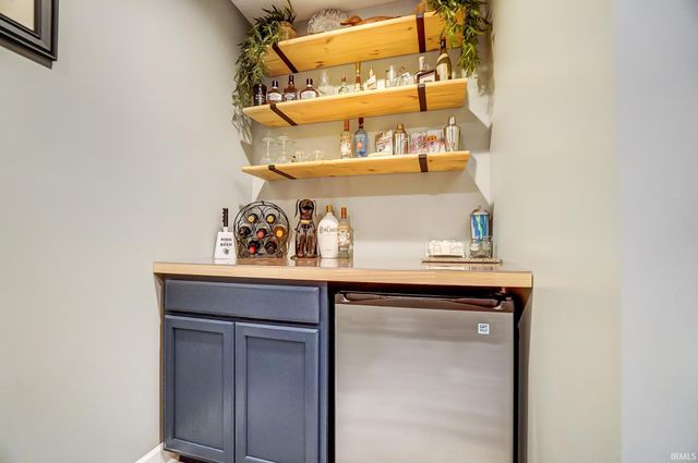 314 Laurelwood Lane, Kendallville, IN 46755