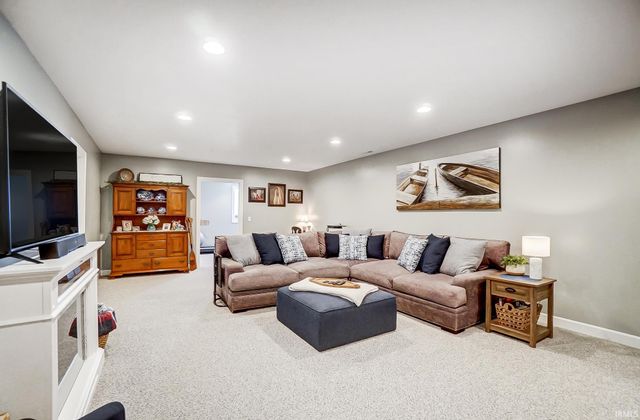 314 Laurelwood Lane, Kendallville, IN 46755