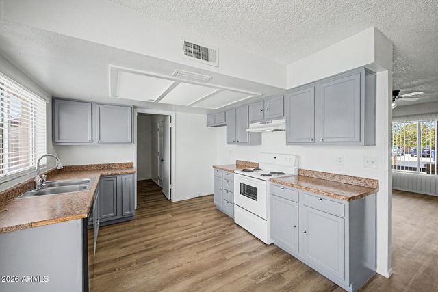 7506 W TURNEY Avenue, Phoenix, AZ 85033