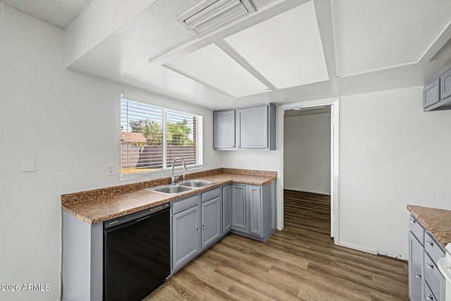 7506 W TURNEY Avenue, Phoenix, AZ 85033