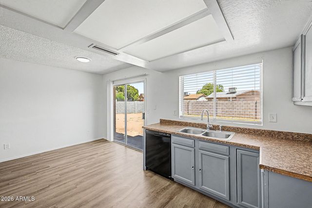 7506 W TURNEY Avenue, Phoenix, AZ 85033