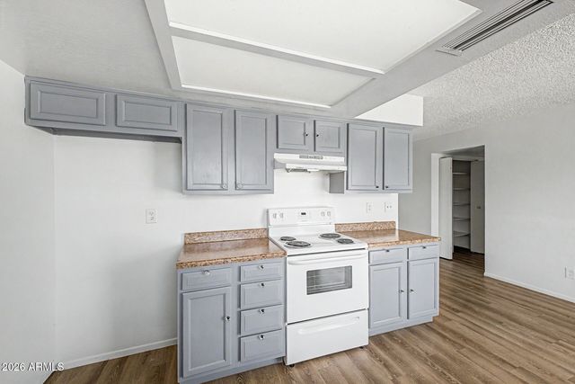 7506 W TURNEY Avenue, Phoenix, AZ 85033