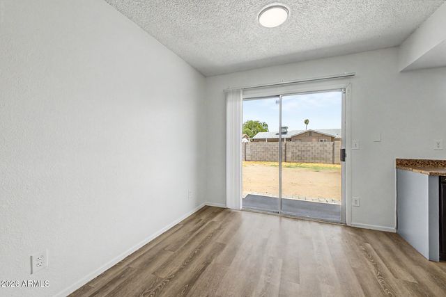 7506 W TURNEY Avenue, Phoenix, AZ 85033