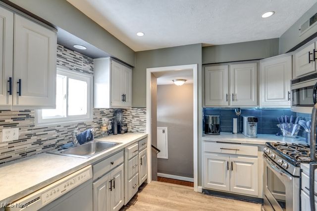 6490 Grosse Drive, Brook Park, OH 44142