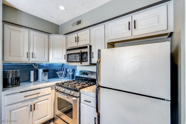 6490 Grosse Drive, Brook Park, OH 44142