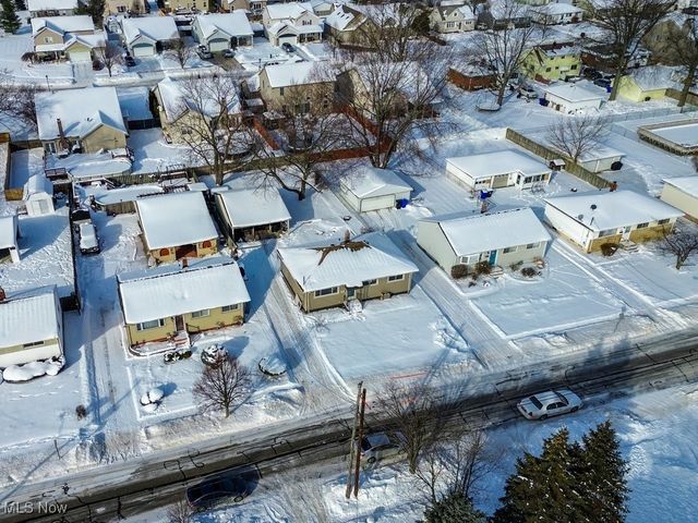 6490 Grosse Drive, Brook Park, OH 44142