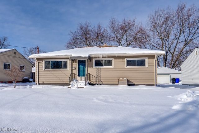 6490 Grosse Drive, Brook Park, OH 44142