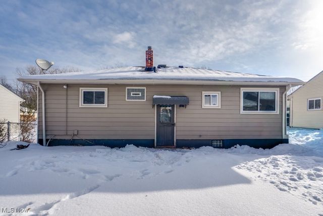 6490 Grosse Drive, Brook Park, OH 44142