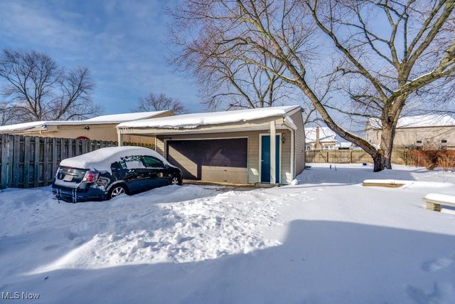 6490 Grosse Drive, Brook Park, OH 44142