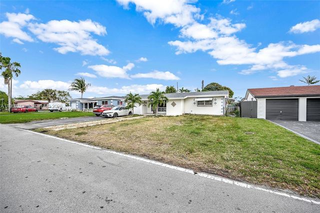 1811 Utopia Dr, Miramar, FL 33023