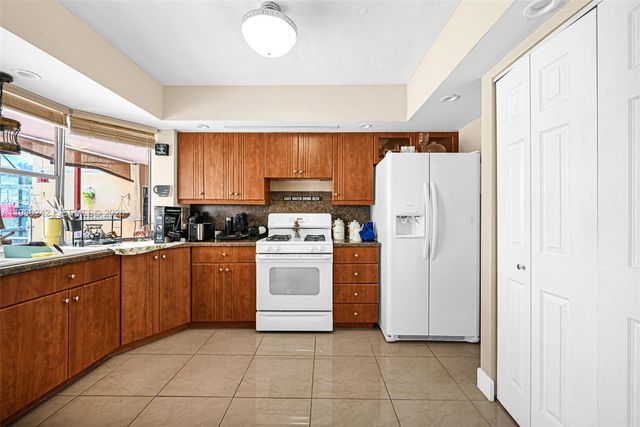 1811 Utopia Dr, Miramar, FL 33023