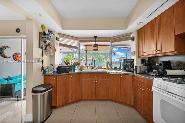 1811 Utopia Dr, Miramar, FL 33023