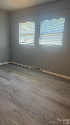4707 Americana Avenue, Charlotte, NC 28215