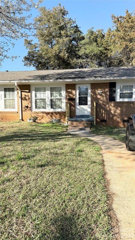 4707 Americana Avenue, Charlotte, NC 28215