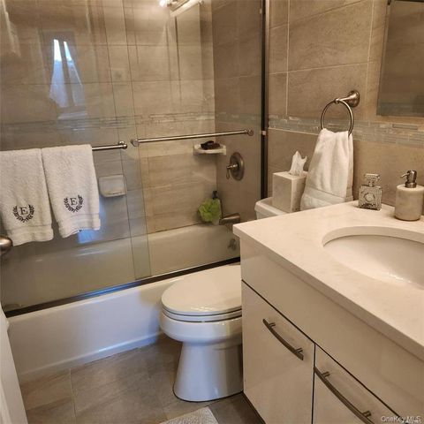 1 Bay Club Drive 4P, Bayside, NY 11360