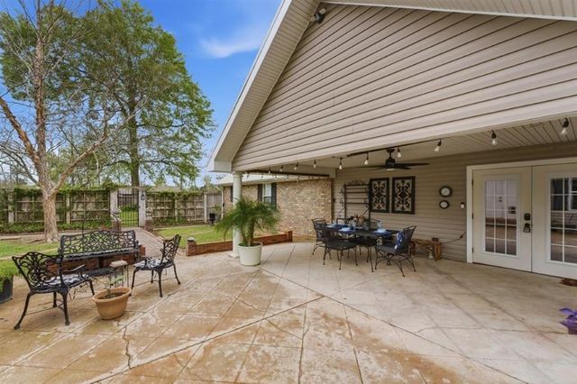 1304 Theriot Road, Lake Charles, LA 70611