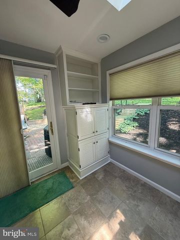 1023 OAK KNOLL DR, Harrisburg, PA 17111