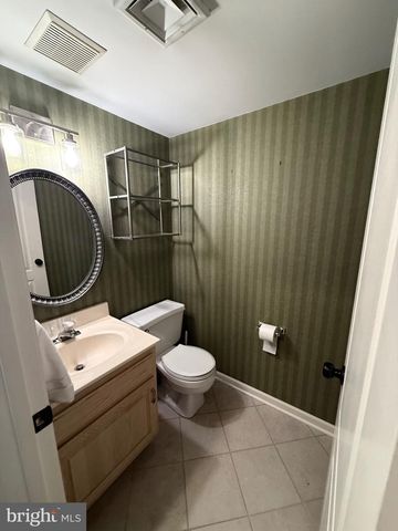 1023 OAK KNOLL DR, Harrisburg, PA 17111
