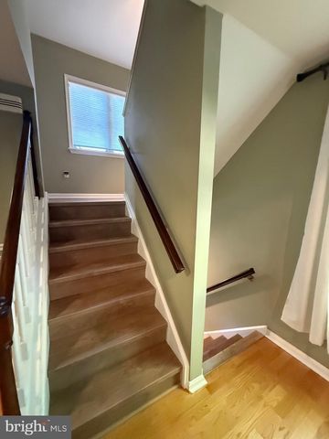 1023 OAK KNOLL DR, Harrisburg, PA 17111