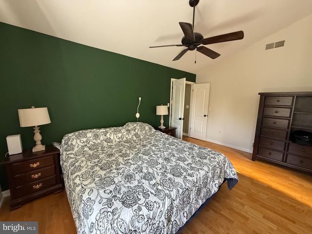 1023 OAK KNOLL DR, Harrisburg, PA 17111
