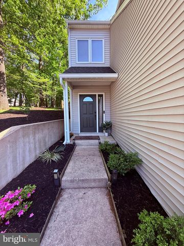 1023 OAK KNOLL DR, Harrisburg, PA 17111