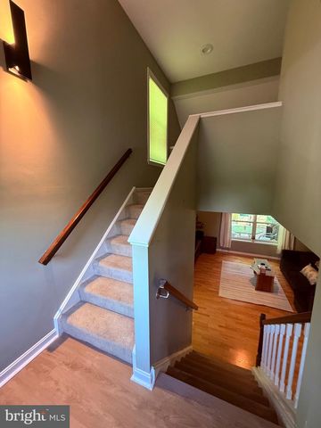 1023 OAK KNOLL DR, Harrisburg, PA 17111