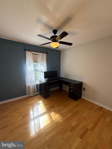 1023 OAK KNOLL DR, Harrisburg, PA 17111