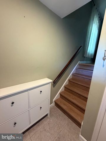 1023 OAK KNOLL DR, Harrisburg, PA 17111