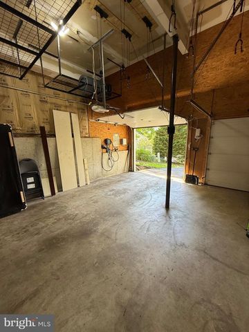 1023 OAK KNOLL DR, Harrisburg, PA 17111