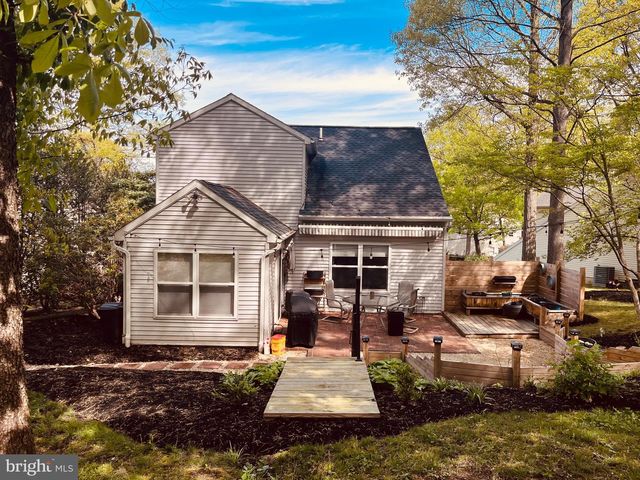 1023 OAK KNOLL DR, Harrisburg, PA 17111