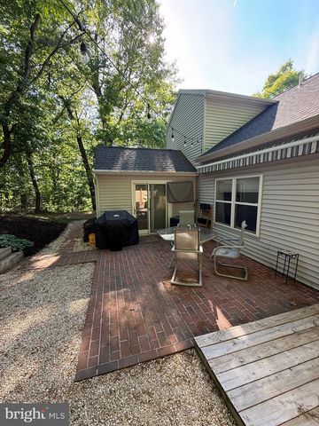 1023 OAK KNOLL DR, Harrisburg, PA 17111