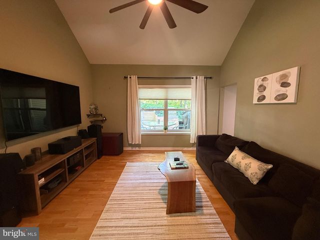 1023 OAK KNOLL DR, Harrisburg, PA 17111